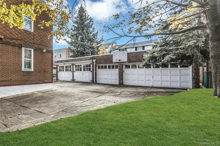 61-22 56th Drive, Maspeth, NY 11378 - Image #3