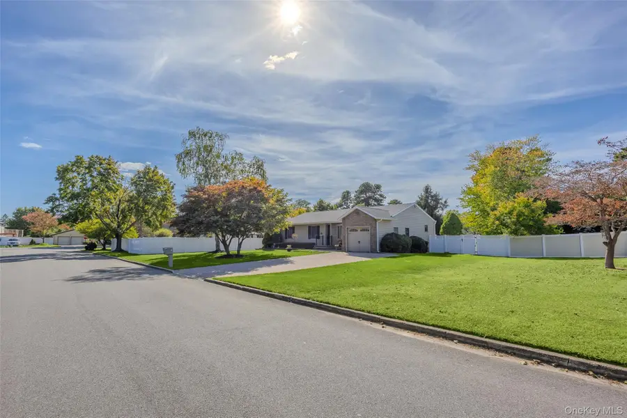 4 Lisa Court, Medford, NY 11763 - Image #2