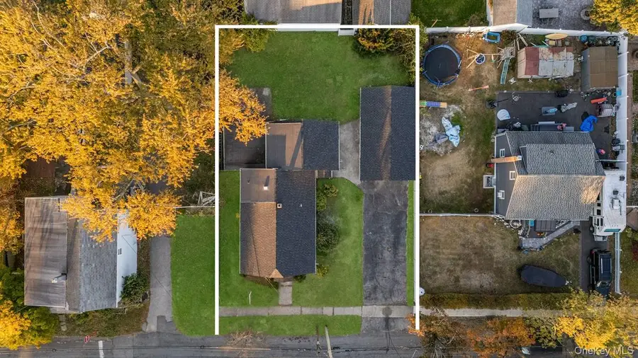 218 S 3rd Street, Lindenhurst, NY 11757 - Image #3