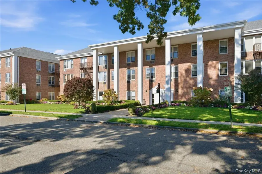 55 Lenox Road #2V, Rockville Centre, NY 11570 - Image #2