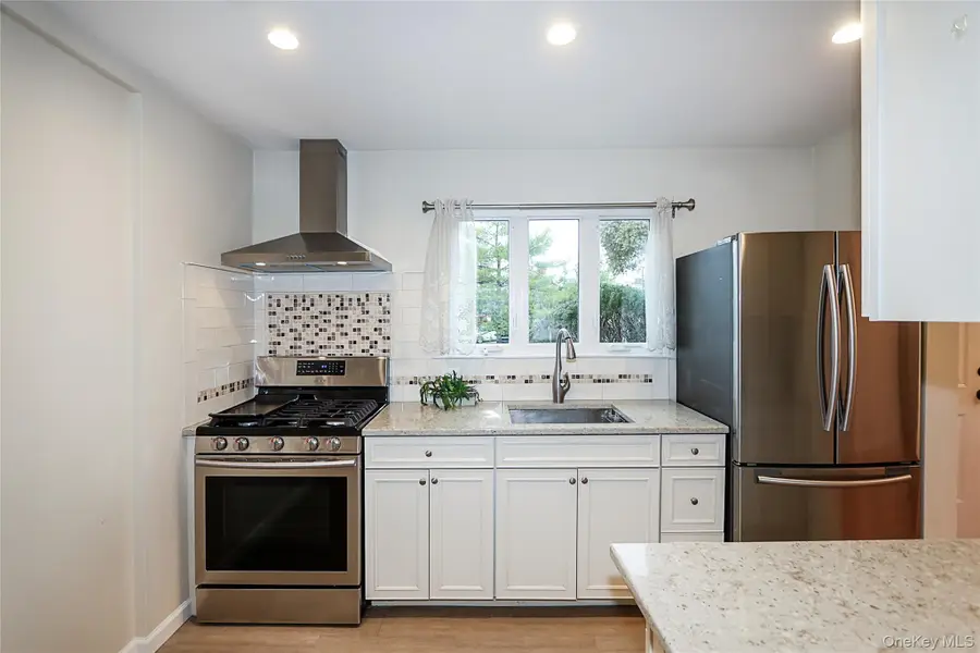 6 Gerhard Road, Plainview, NY 11803 - Image #2