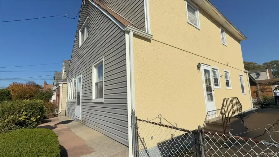 34 Carleton Street, Westbury, NY 11590 - Image #2