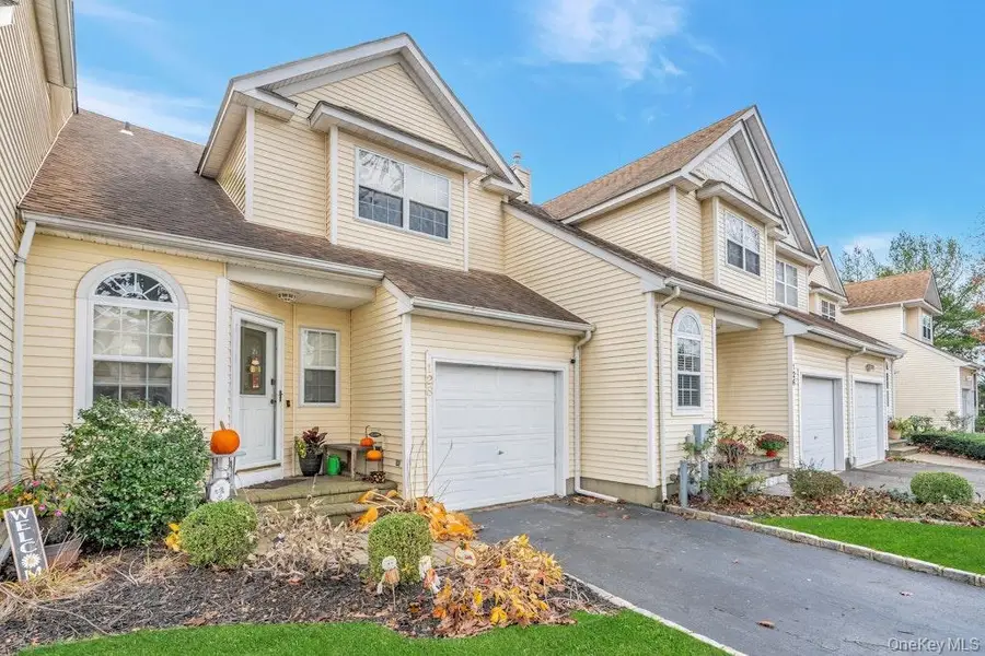128 Cinnamon Court, Melville, NY 11747 - Image #2