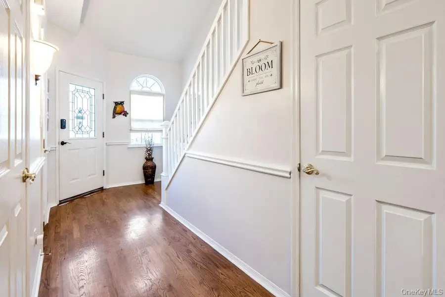 128 Cinnamon Court, Melville, NY 11747 - Image #3