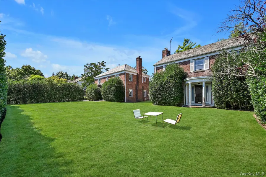 16 Beechwood Drive, Lawrence, NY 11559 - Image #2