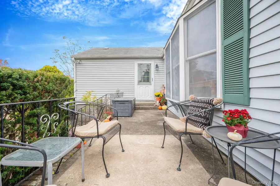 305 Terry Road, Smithtown, NY 11787 - Image #2