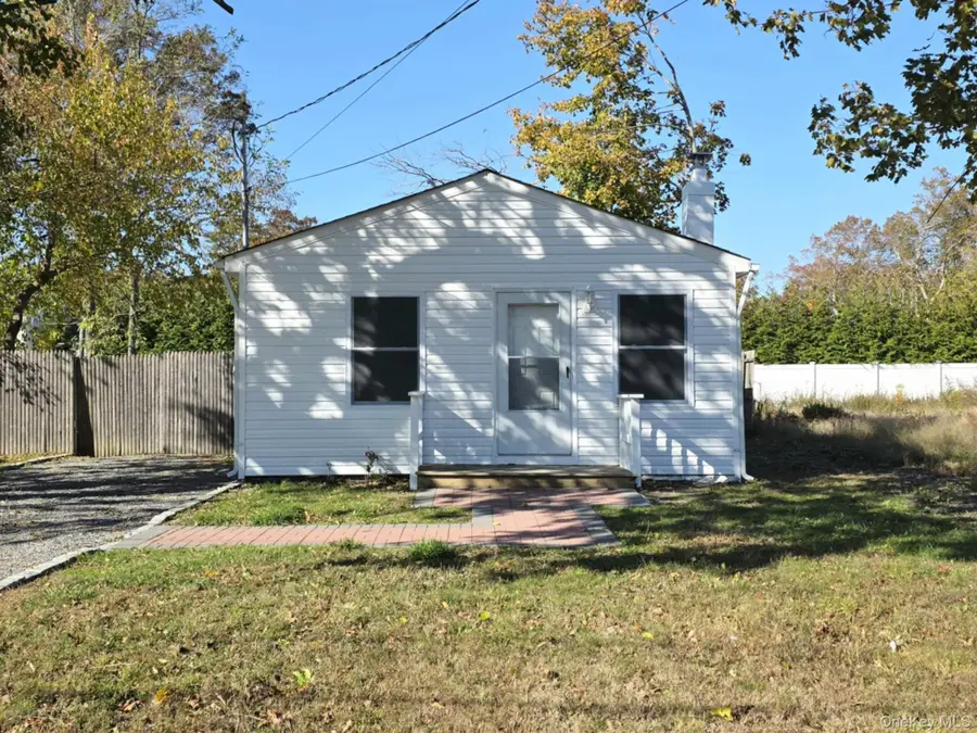 42 Oak Drive, Riverhead, NY 11901 - Image #2