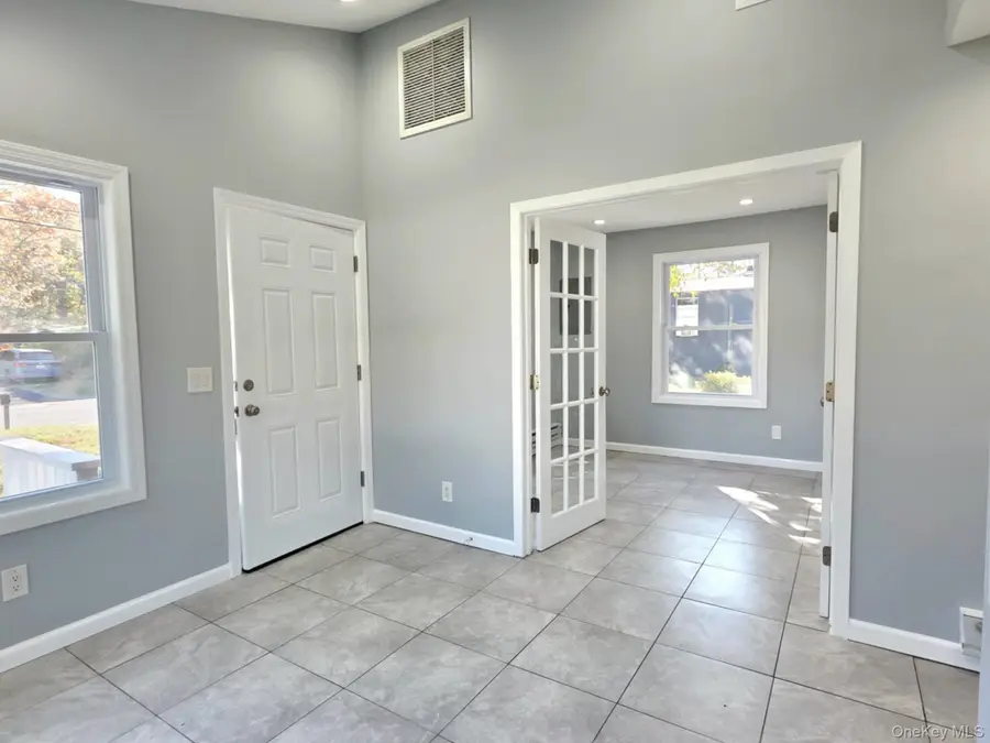 42 Oak Drive, Riverhead, NY 11901 - Image #3