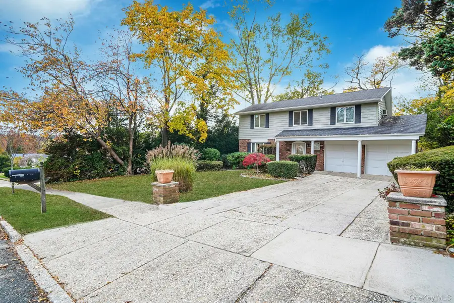 28 Glacier Drive, Smithtown, NY 11787 - Image #2