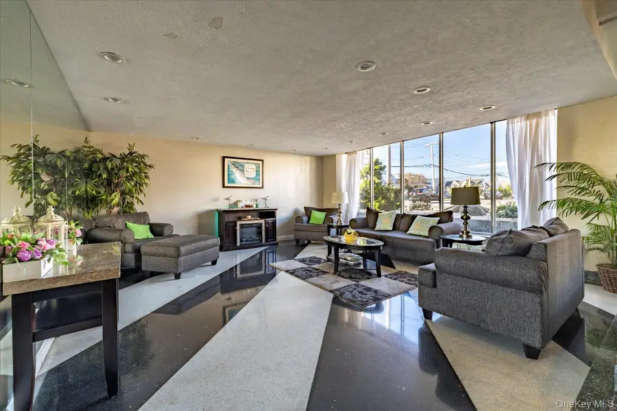 560 Broadway W #4R, Long Beach, NY 11561 - Image #2