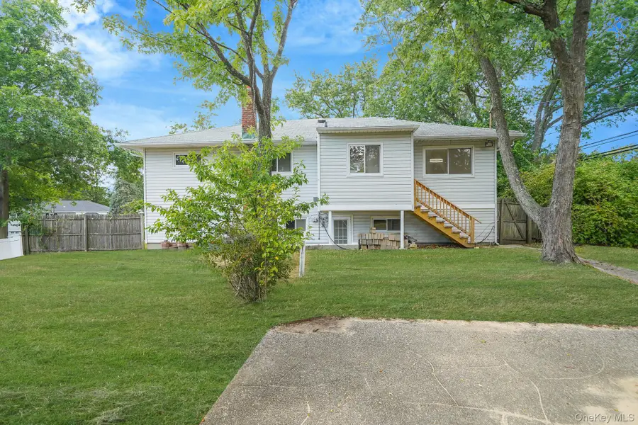 10 Elayne Court, Smithtown, NY 11787 - Image #3