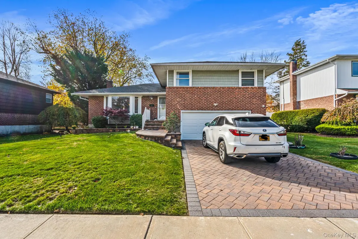 15 Vista Road, Plainview, NY 11803 - Image #1