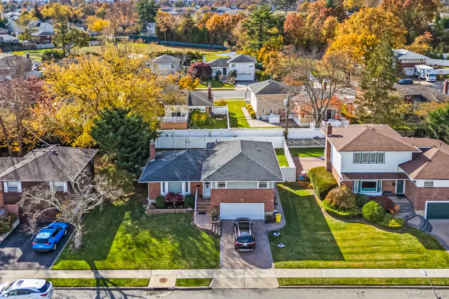 15 Vista Road, Plainview, NY 11803 - Image #2