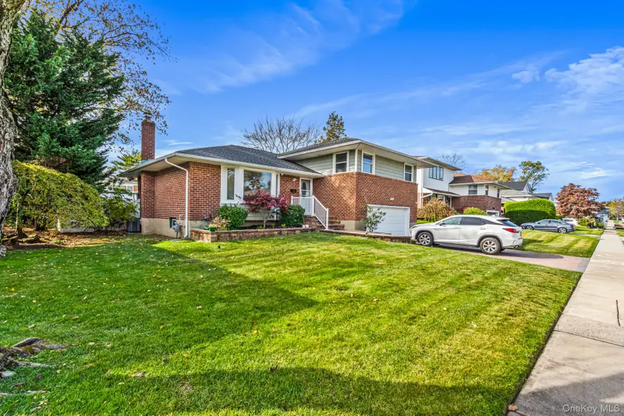 15 Vista Road, Plainview, NY 11803 - Image #3