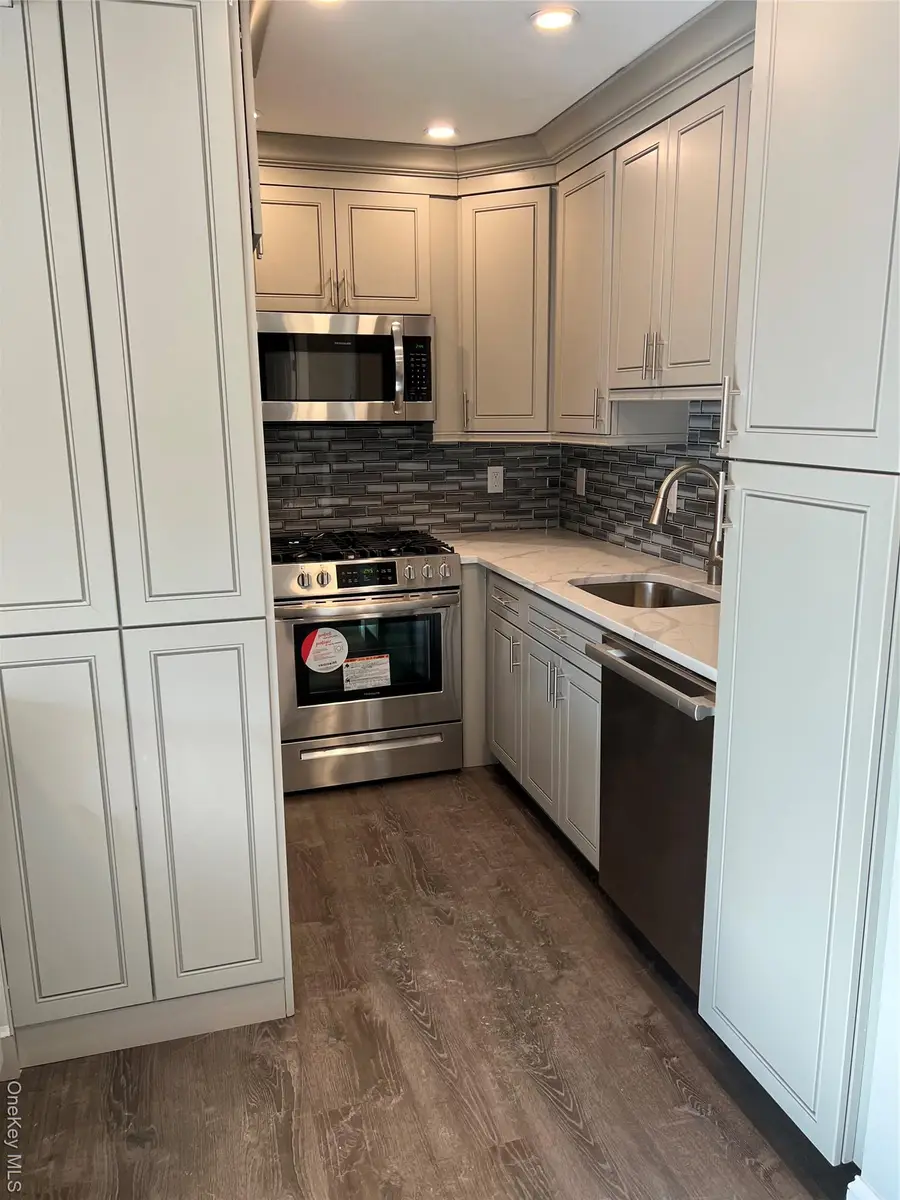 53 Pointe Circle S #53, Coram, NY 11727 - Image #3