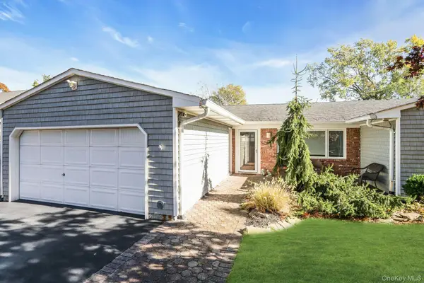 15 Empire Court, Commack, NY 11725