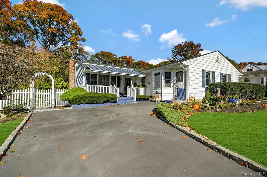 17 Washington Heights Street, Selden, NY 11784 - Image #2