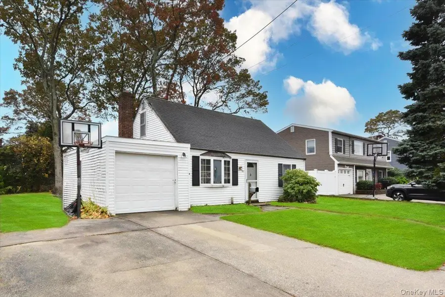 86 Cleveland Avenue, Massapequa, NY 11758 - Image #2