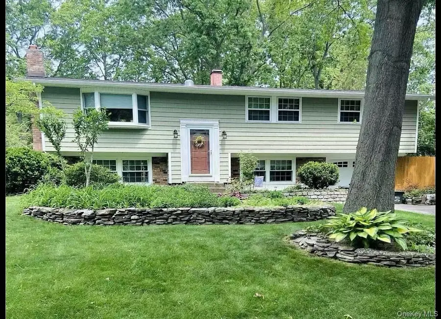 15 Mayflower Lane, East Setauket, NY 11733 - Image #2