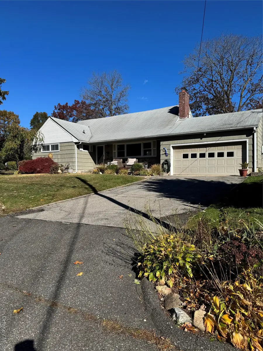 1 Glades Way, Halesite, NY 11743 - Image #2