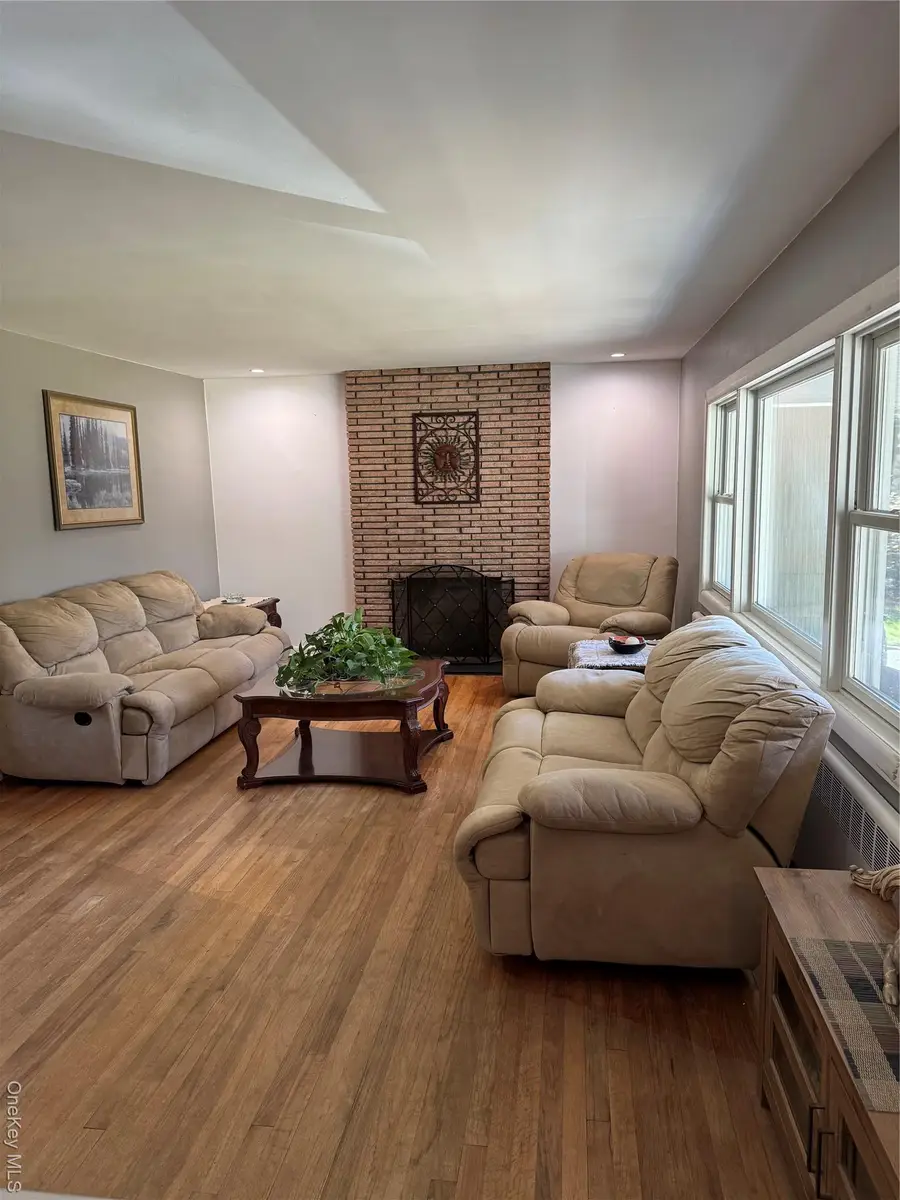 1 Glades Way, Halesite, NY 11743 - Image #3