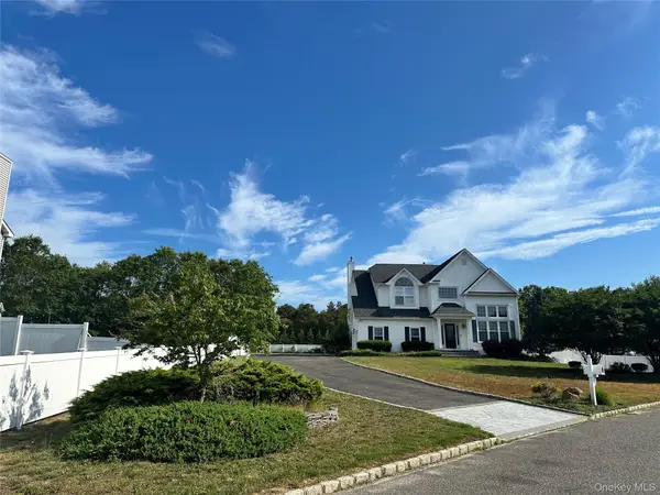 3 Camden Court, Medford, NY 11763