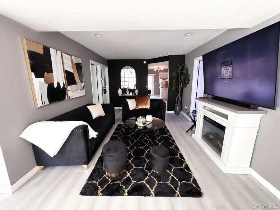 130 Archer Avenue, Copiague, NY 11726 - Image #2