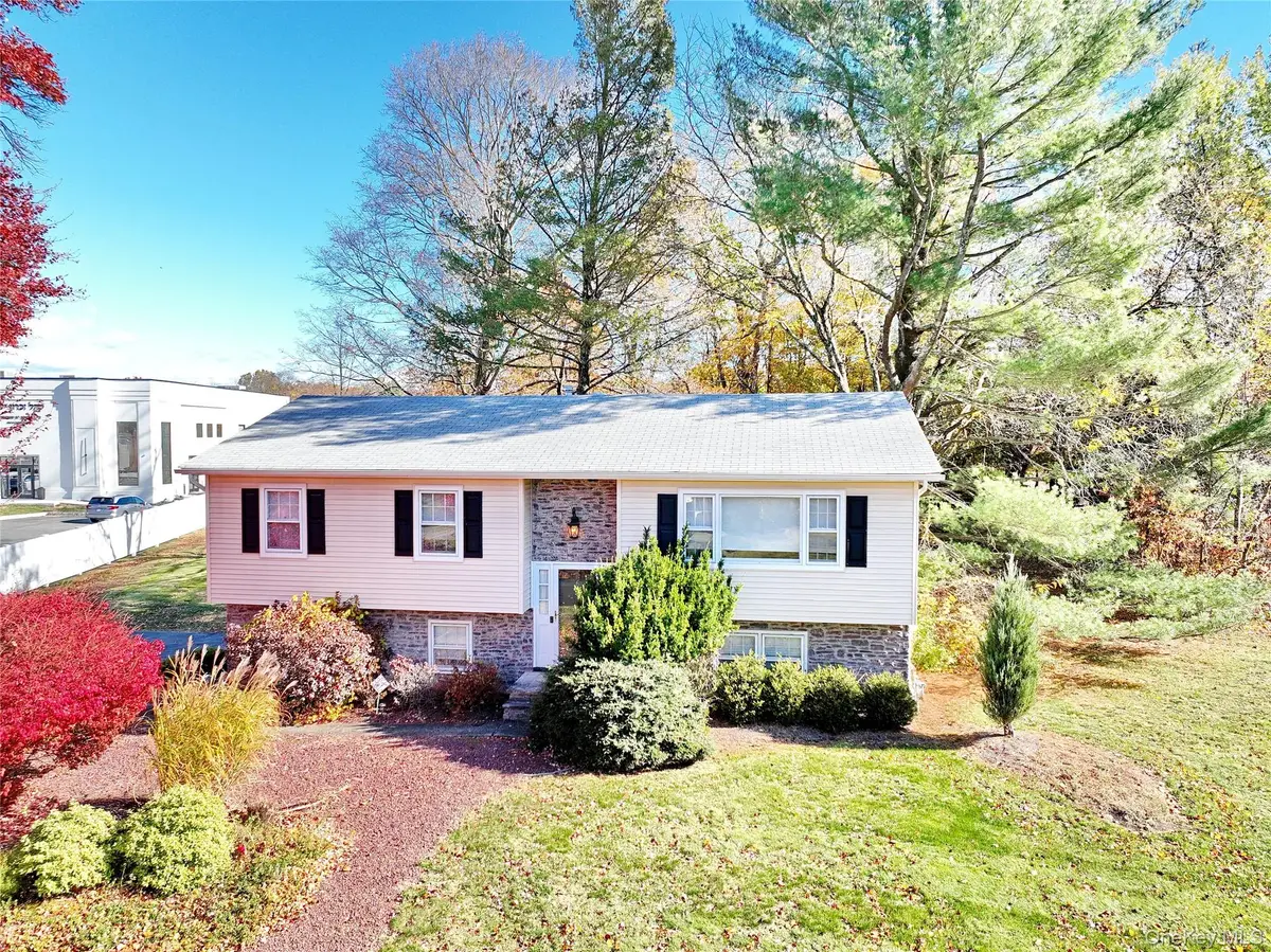 6 Roxbury Court, Chestnut Ridge, NY 10977 - Image #1