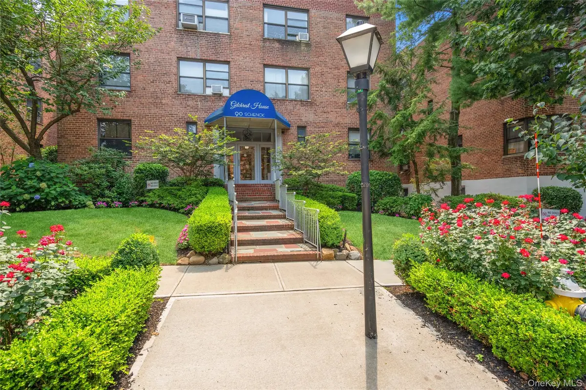 90 Schenck Avenue #2L, Great Neck, NY 11021 - Image #1