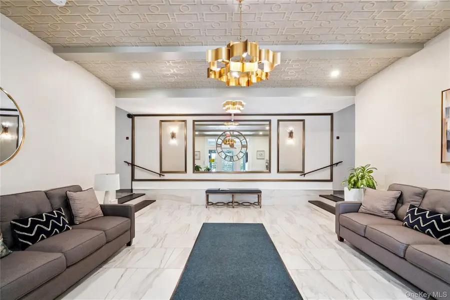 90 Schenck Avenue #2L, Great Neck, NY 11021 - Image #3