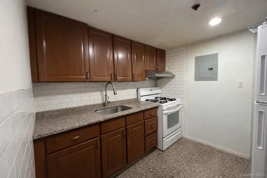 100-09 39 Avenue #3E, Corona, NY 11368 - Image #3