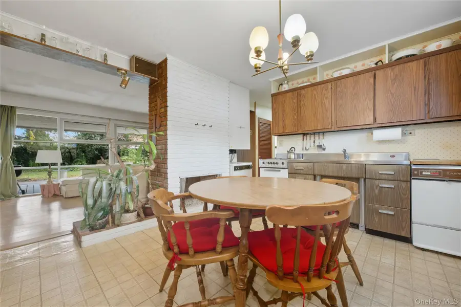 150 Kingfisher Road, Levittown, NY 11756 - Image #3