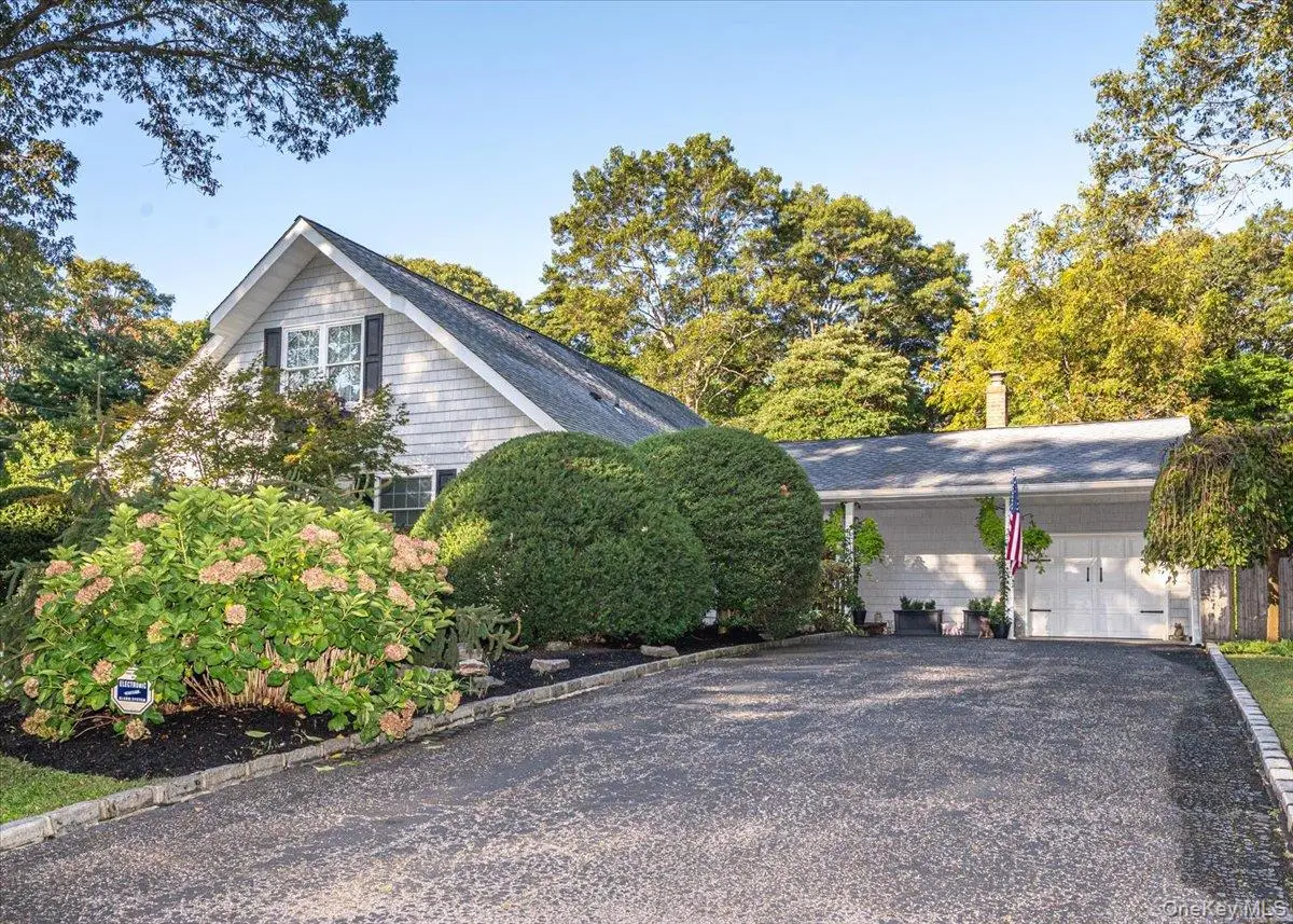 346 Ridgefield Road, Hauppauge, NY 11788 - Image #1