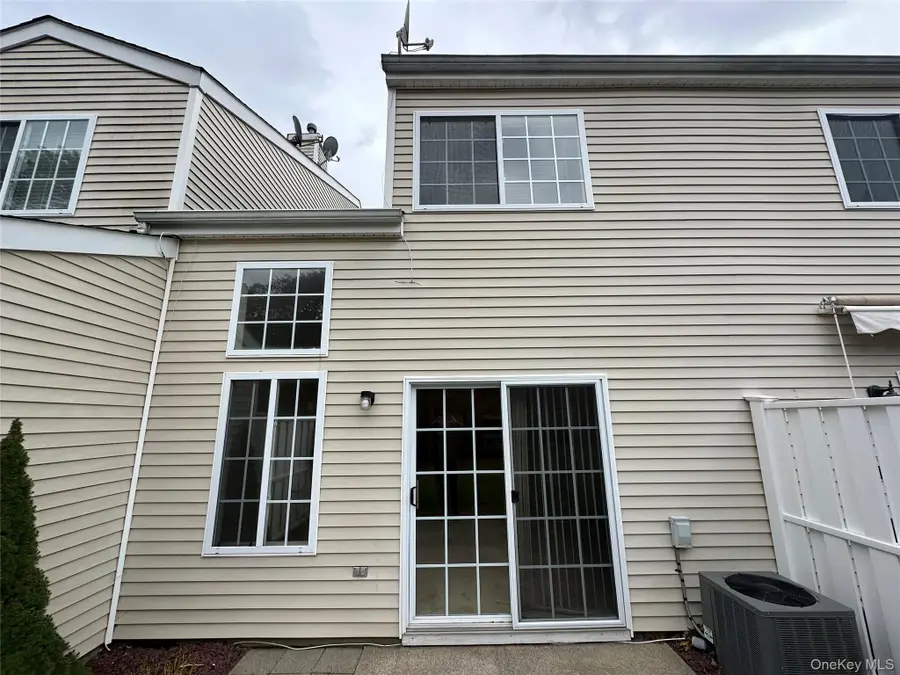 328 Prairie Court, Manorville, NY 11949 - Image #3