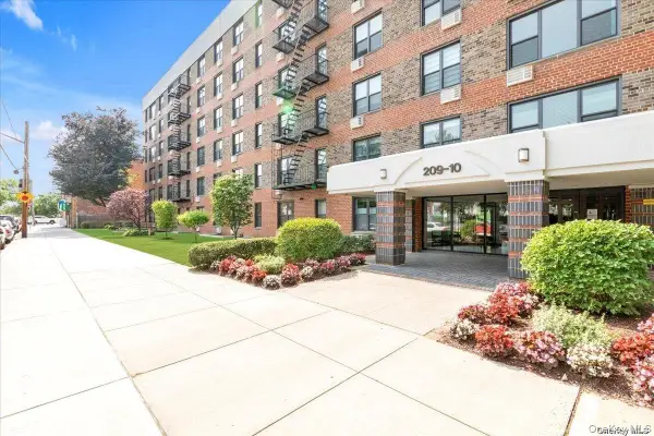 209-10 41st Avenue #3R, Bayside, NY 11361