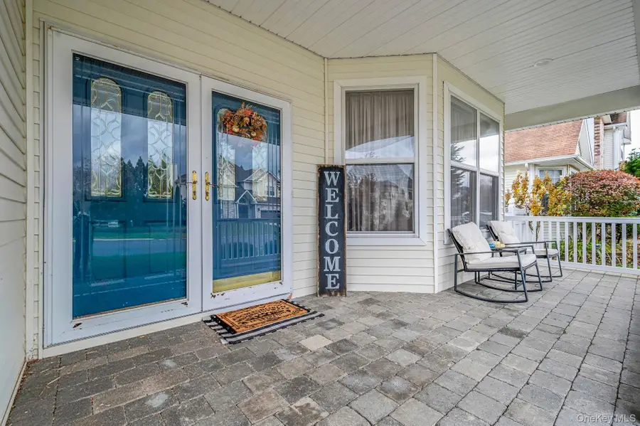 76 Blueberry Ridge Drive, Holtsville, NY 11742 - Image #2