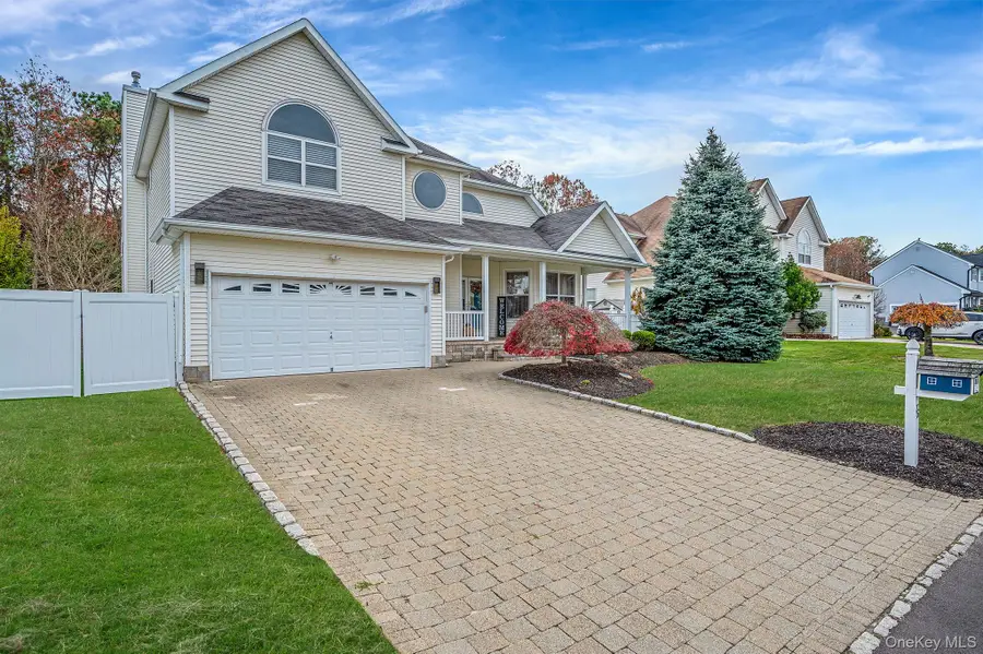 76 Blueberry Ridge Drive, Holtsville, NY 11742 - Image #3