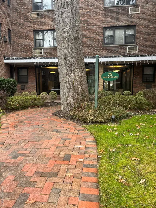 75 Knightsbridge Road #1B, Great Neck, NY 11021