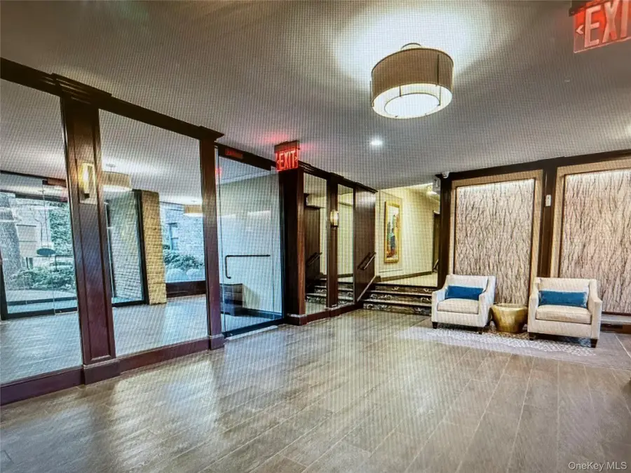 75 Knightsbridge Road #1B, Great Neck, NY 11021 - Image #2