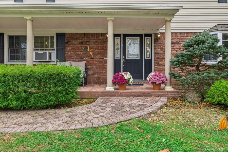 9 Princeton Drive, Plainview, NY 11803 - Image #3