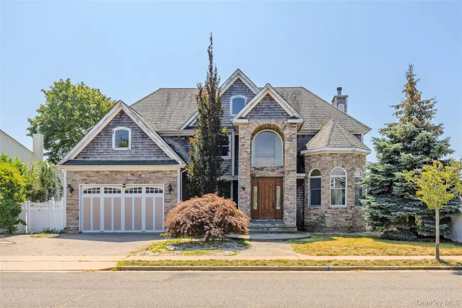 4 Sutton Place, Massapequa, NY 11758 - Image #2