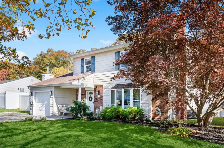 31 Fallen Leaf Road, Holbrook, NY 11741 - Image #2