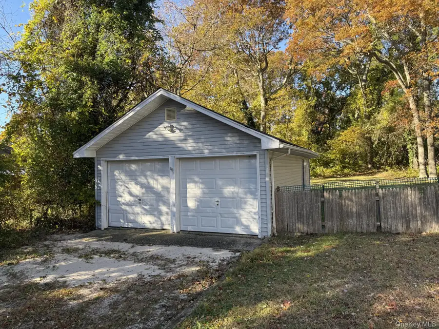 2760 Locust Avenue, Ronkonkoma, NY 11779 - Image #3