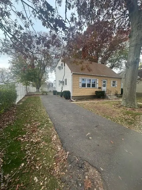 266 W 16th Street, Deer Park, NY 11729