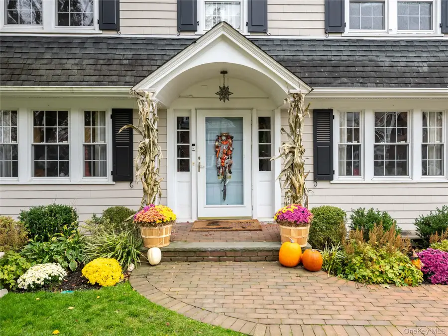 39 Hawthorne Place, Manhasset, NY 11030 - Image #2