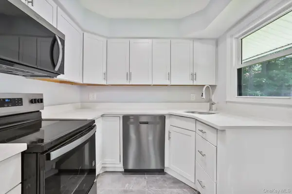 34 Warwick Place #D, Yorktown Heights, NY 10598