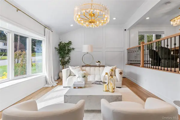 4 Long Ridge Road, Plainview, NY 11803