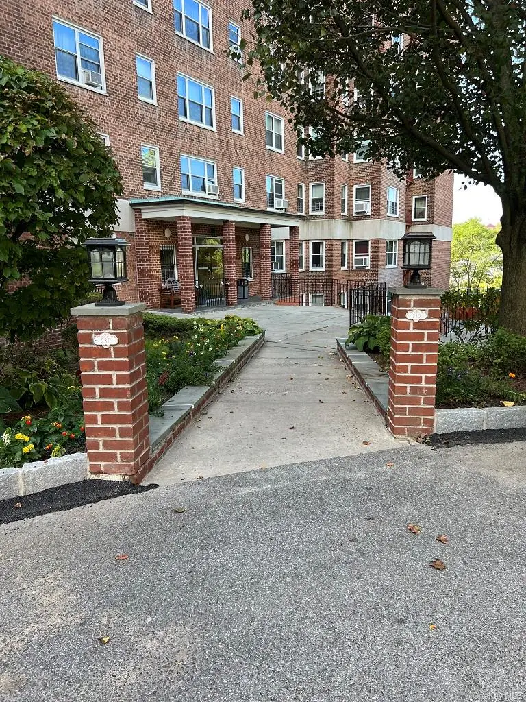 280 Collins Avenue #4E, Mount Vernon, NY 10552 - Image #2