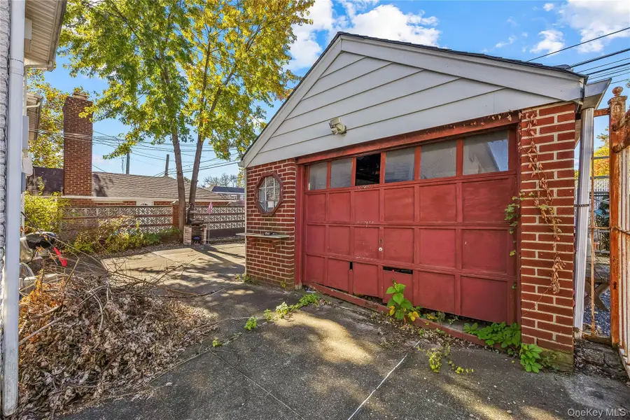 5118 199th Street, Fresh Meadows, NY 11365 - Image #2