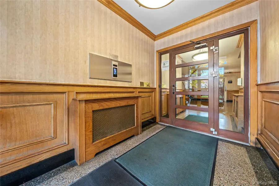 140-18 Burden Crescent #305, Briarwood, NY 11435 - Image #2